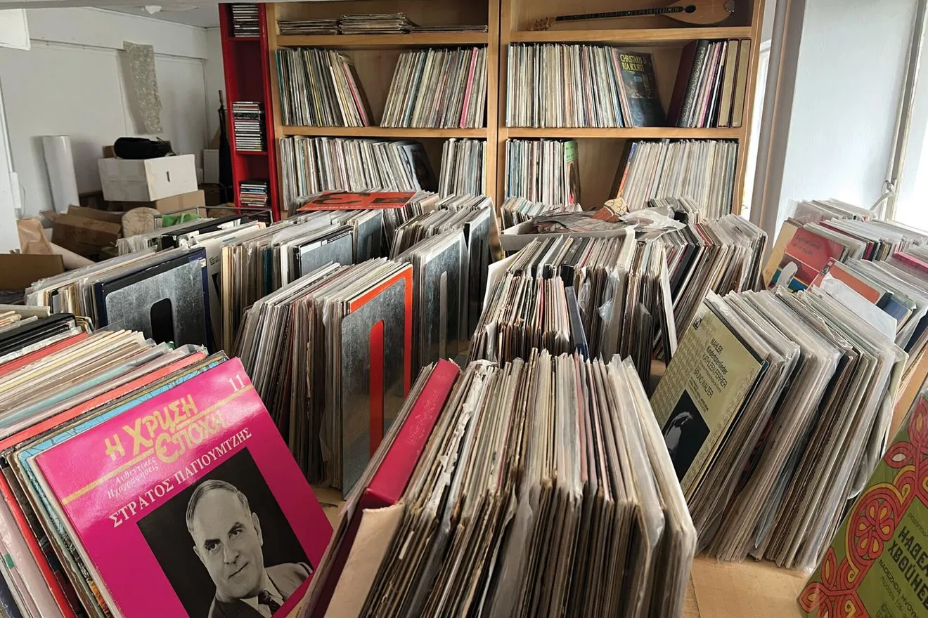 Πάνος Χαραλάμπους - "Columbia - Die Ruinen von Athen