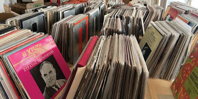 Πάνος Χαραλάμπους - "Columbia - Die Ruinen von Athen