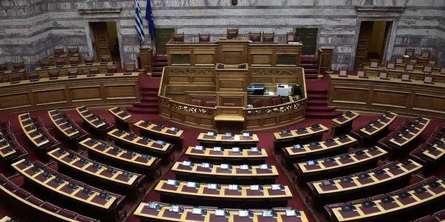Mitsotakis’ proposal leading to “musical chairs” in Parliament