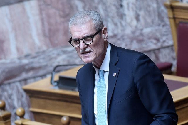Τουρνάς για φωτιές: “Οι θυελλώδεις άνεμοι δημιουργούν εξαιρετικά δύσκολες συνθήκες”