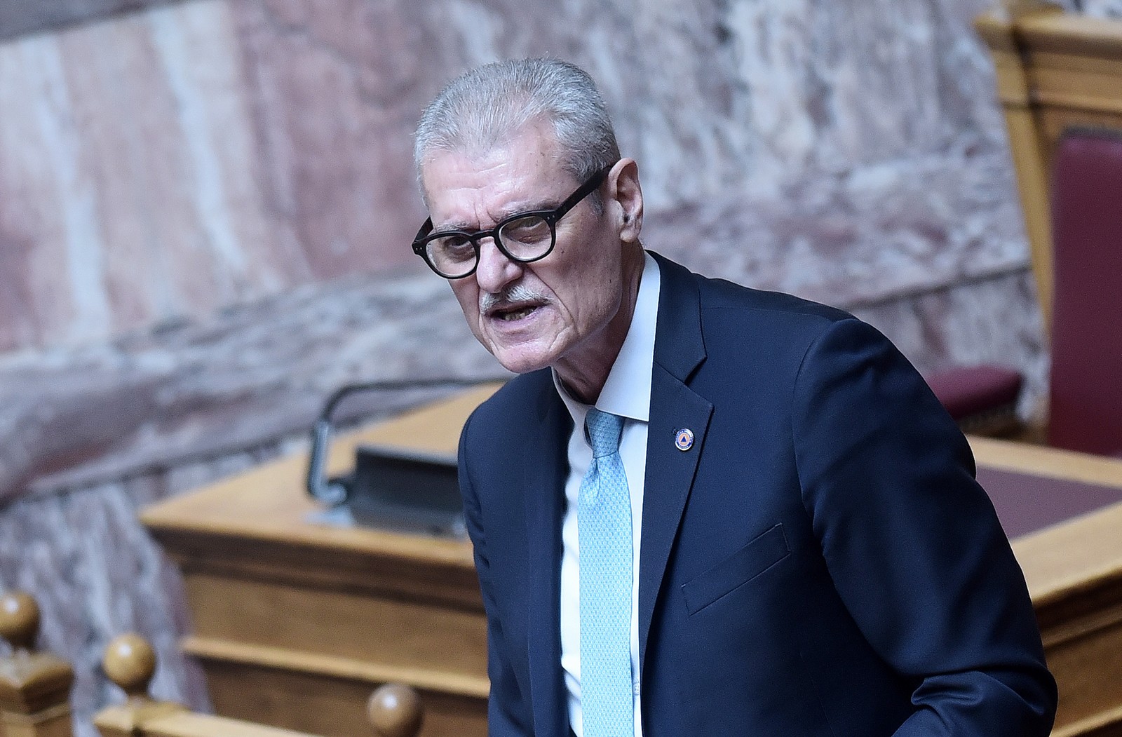 Τουρνάς για φωτιές: “Οι θυελλώδεις άνεμοι δημιουργούν εξαιρετικά δύσκολες συνθήκες”