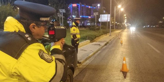 Αστυνομικός με ραντάρ