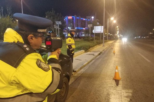 Αστυνομικός με ραντάρ