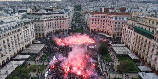 ΠΑΟΚ: Πήρε ”φωτιά” η Αριστοτέλους στις 19:26 με μαγικό pyro show για τα 100 χρόνια