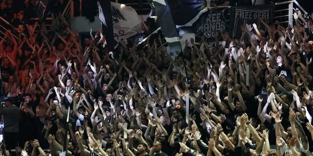 ΠΑΟΚ – Μπιλμπάο: Φοβερή ατμόσφαιρα στο Παλατάκι από τους φιλάθλους του Δικεφάλου