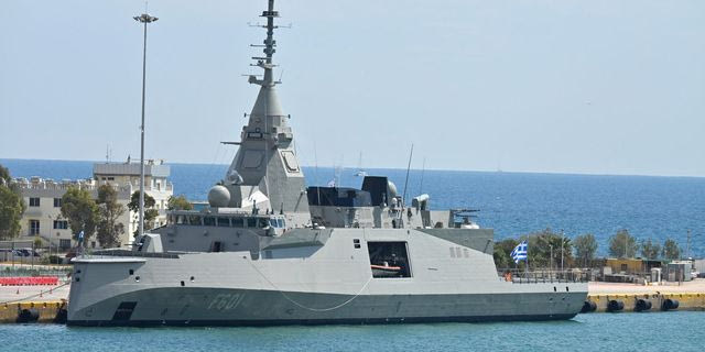 Στο λιμάνι του Πειραιά για πρώτη φορά η φρεγάτα “Κίμων” – Βίντεο