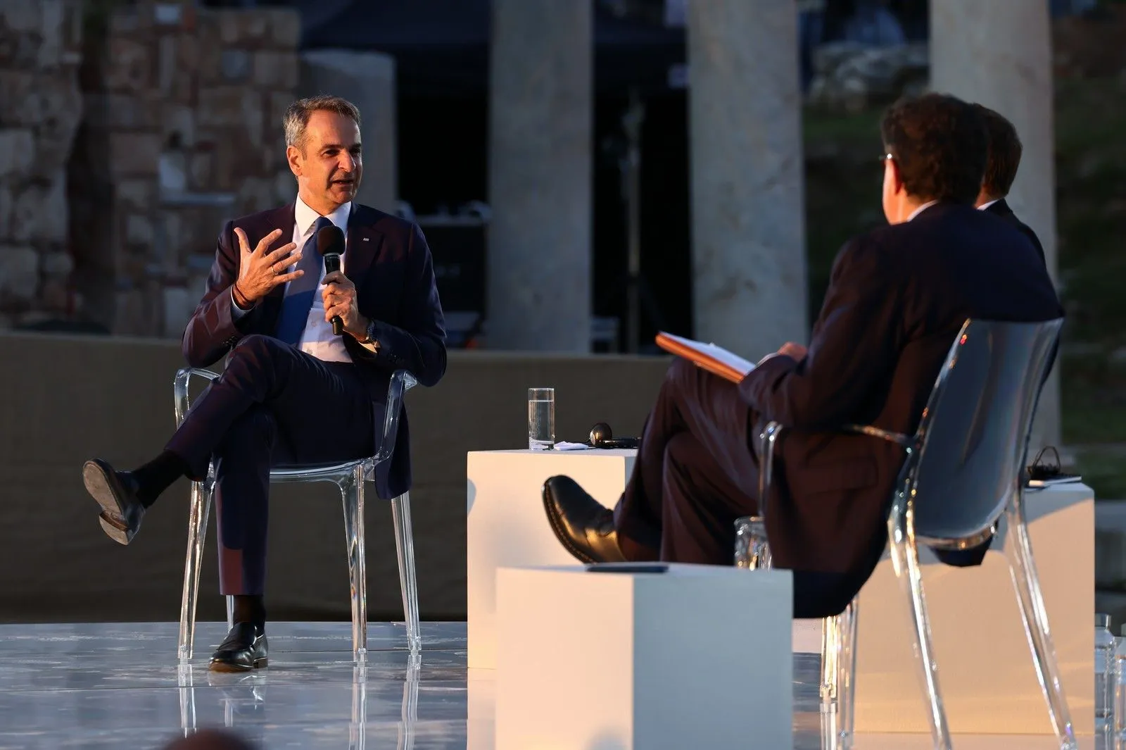 Η συζήτηση Μητσοτάκη-Μακρόν στη Ρωμαϊκή Αγορά