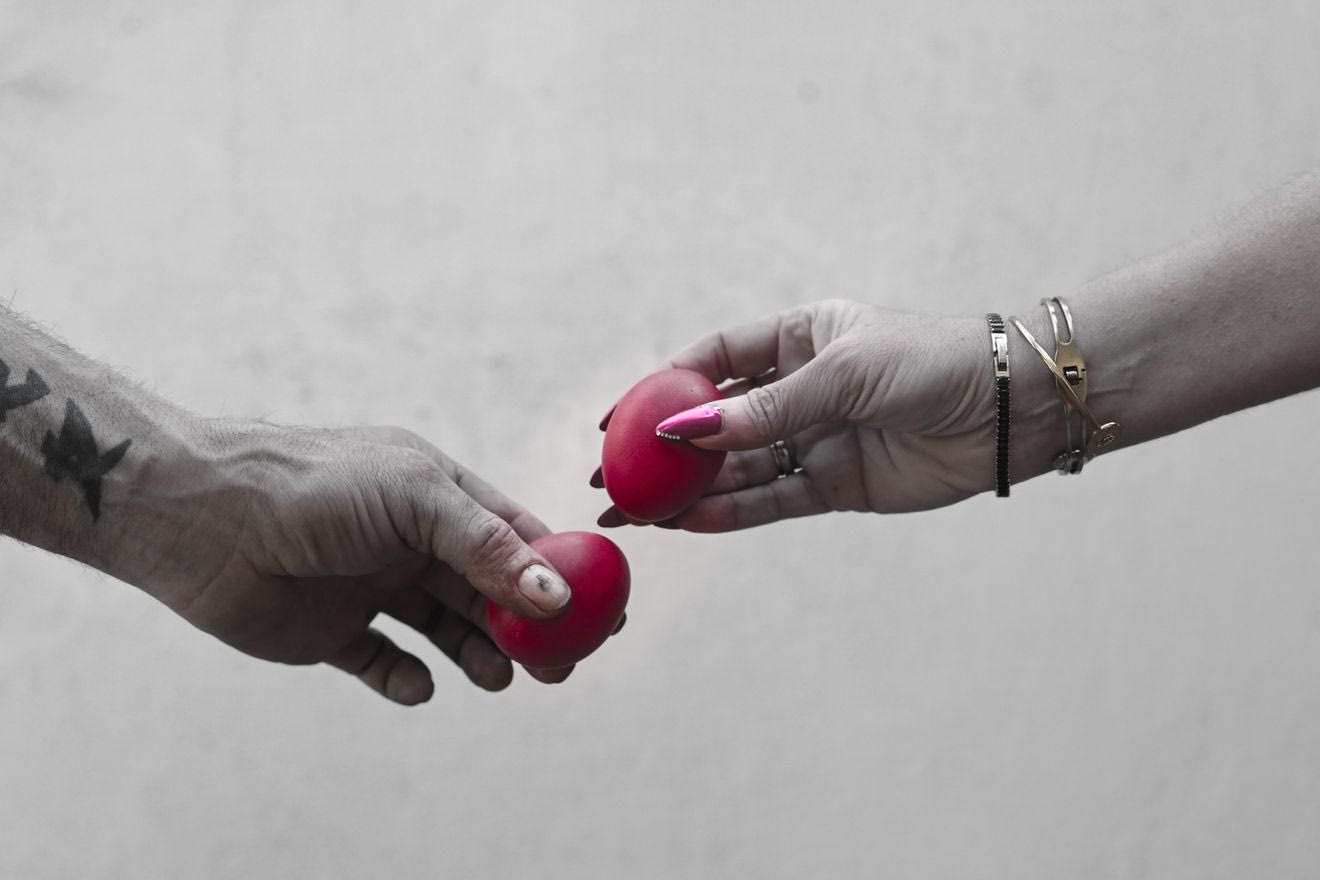 “Ελλήνων Πάσχα” απέναντι σε λογικές σκοτεινιάς, “δελτίου” και ιπτάμενων τιμών