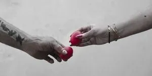 “Ελλήνων Πάσχα” απέναντι σε λογικές σκοτεινιάς, “δελτίου” και ιπτάμενων τιμών