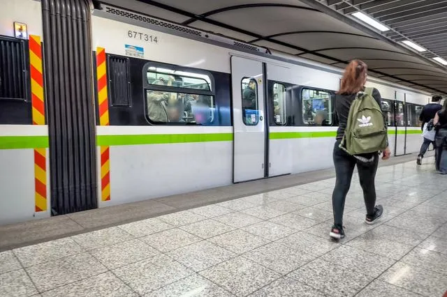 Συρμός του Μετρό στην Αττική