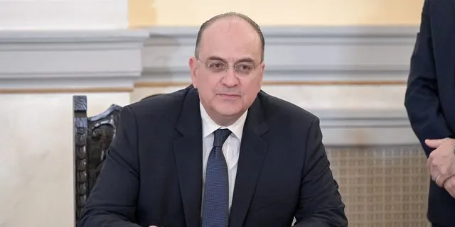 Μακάριος και “άριστος”, μετά ή άνευ πτυχίου…