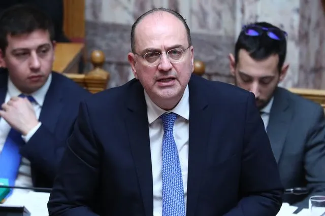 Το ΠΑΣΟΚ ζητά την αποπομπή Λαζαρίδη για το πτυχίο του