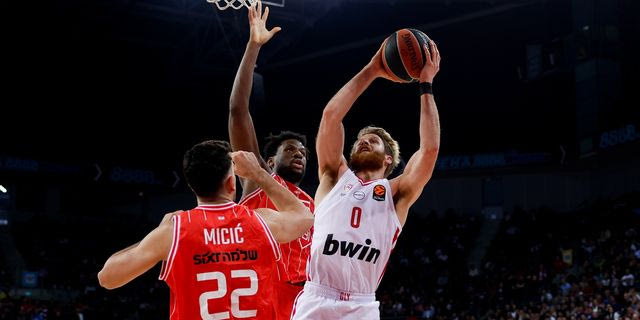 Στιγμιότυπο από τον αγώνα EUROLEAGUE Χάποελ Τελ Αβίβ – Ολυμπιακός.