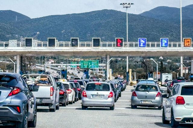 Επιστροφή των εκδρομέων του Πάσχα με αυξημένη κίνηση στην Αθηνών-Κορίνθου