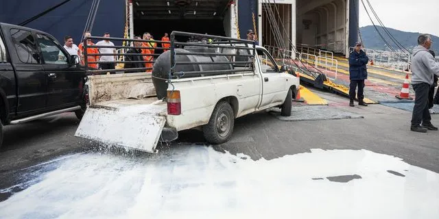 Λέσβος: Διαμαρτυρία κτηνοτρόφων για τον αφθώδη πυρετό – Απέκλεισαν το λιμάνι