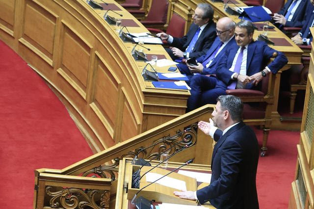 Νίκος Ανδρουλάκης και Κυριάκος Μητσοτάκης στη Βουλή