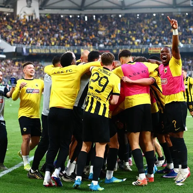 Πανηγυρισμοί των παικτών της ΑΕΚ