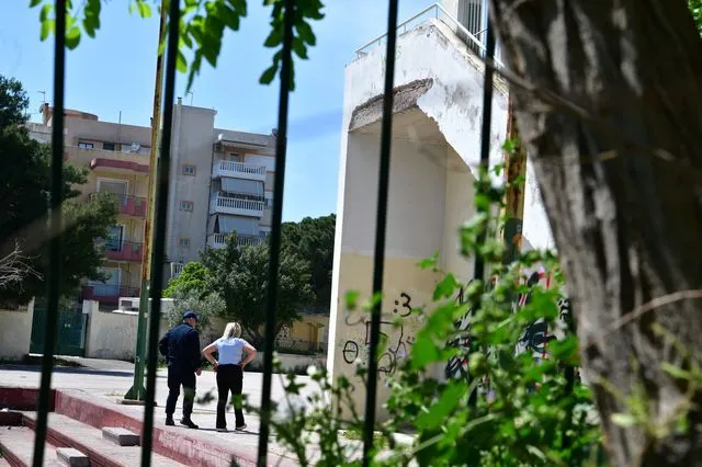 Χαϊδάρι: Μαθήτρια του 7ου Γυμνασίου έπεσε από μπαλκόνι στο προαύλιο – Νοσηλεύεται διασωληνωμένη