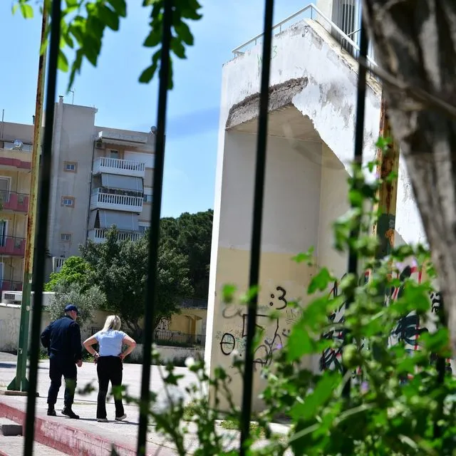 Χαϊδάρι: Μαθήτρια του 7ου Γυμνασίου έπεσε από μπαλκόνι στο προαύλιο – Νοσηλεύεται διασωληνωμένη