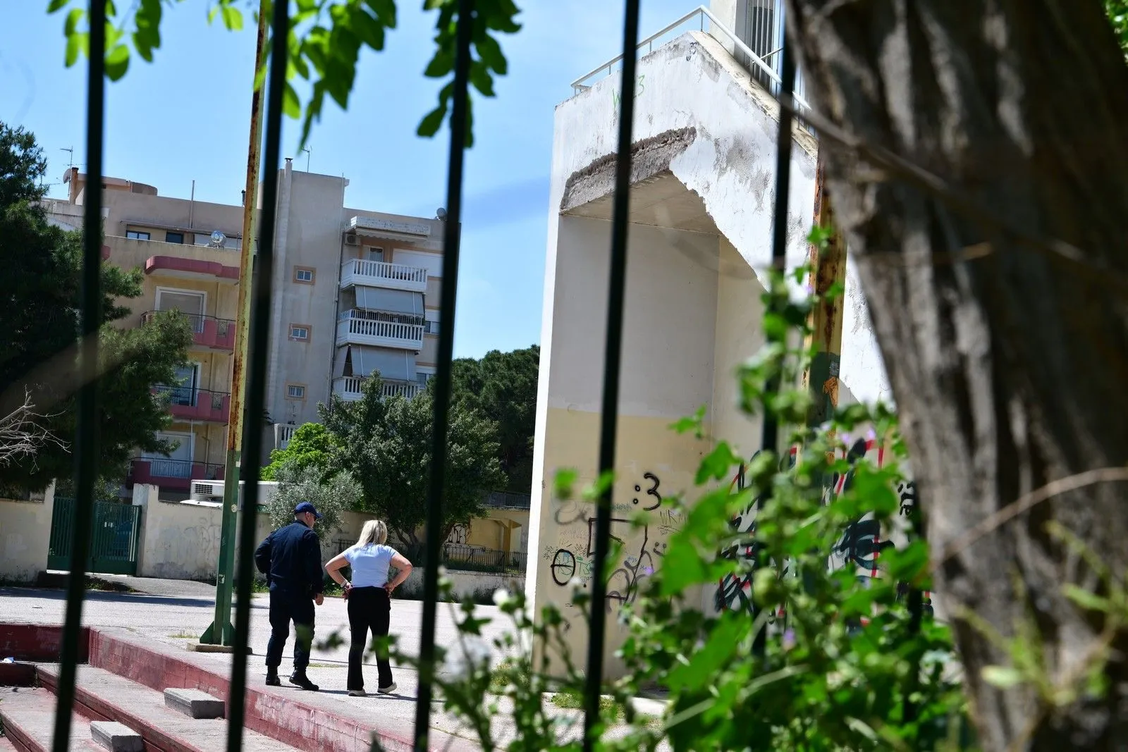 Χαϊδάρι: Μαθήτρια του 7ου Γυμνασίου έπεσε από μπαλκόνι στο προαύλιο - Νοσηλεύεται διασωληνωμένη