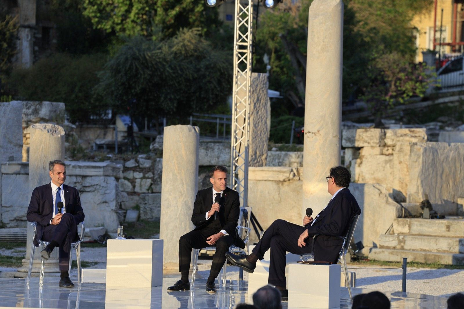 Συζήτηση του πρωθυπουργού Κυριάκου Μητσοτάκη με τον Πρόεδρο της Γαλλίας Emmanuel Macron