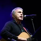 Στη συγκλονιστική συναυλία για τους 200 της Καισαριανής: Νταλάρας, Πασχαλίδης, Μποφίλιου μας ένωσαν στη μνήμη τους