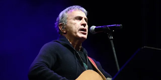 Στη συναυλία του ΚΚΕ για τους 200 της Καισαριανής: Νταλάρας, Πασχαλίδης, Μποφίλιου μάς ένωσαν στη μνήμη τους