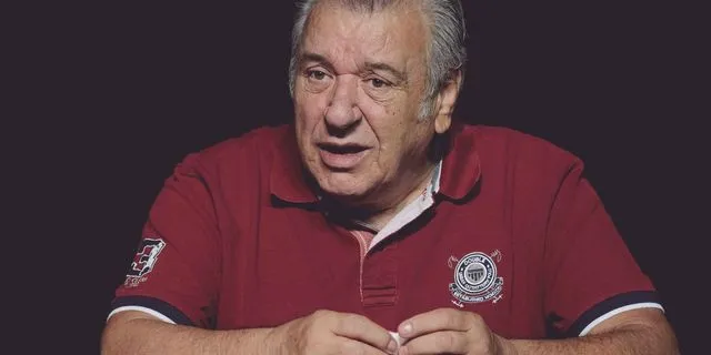 Ο Τάσος Χαλκιάς δεν είδε κάτι κακό στην παιδική κακοποίηση που βίωσε