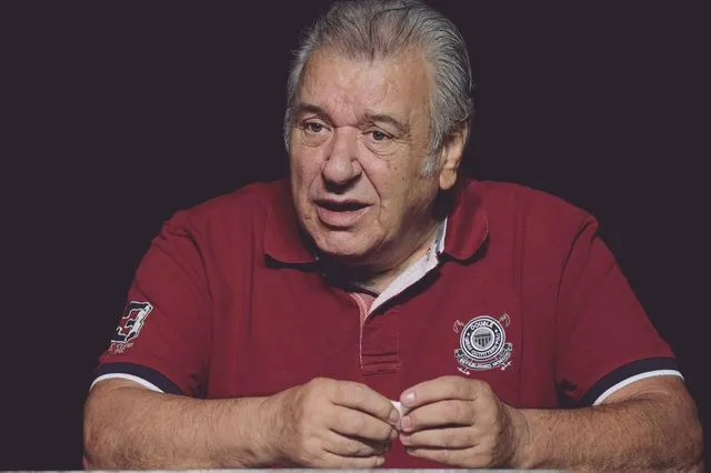 Ο Τάσος Χαλκιάς δεν είδε κάτι κακό στην παιδική κακοποίηση που βίωσε