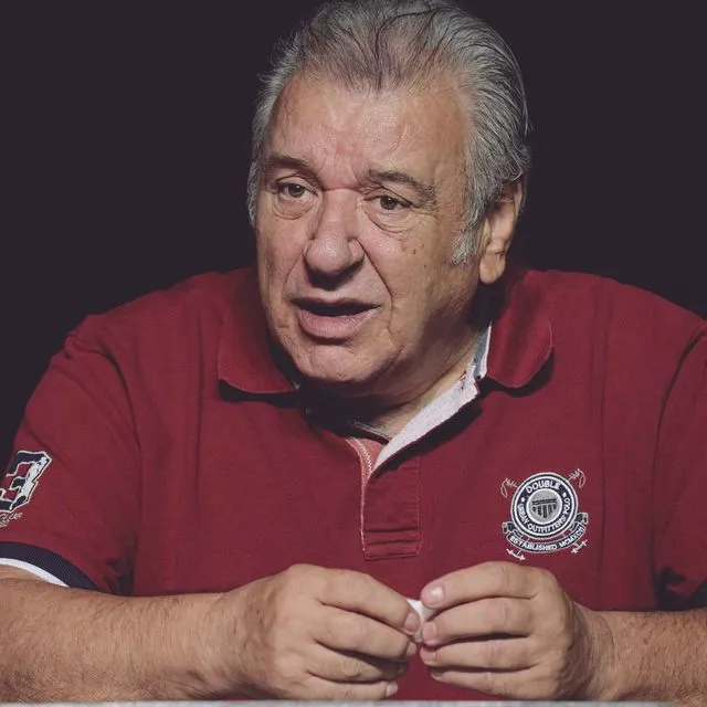 Ο Τάσος Χαλκιάς δεν είδε κάτι κακό στην παιδική κακοποίηση που βίωσε