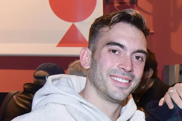 Ιάσονας Μανδηλάς: Έκανε πρόταση γάμου στον σύντροφό του