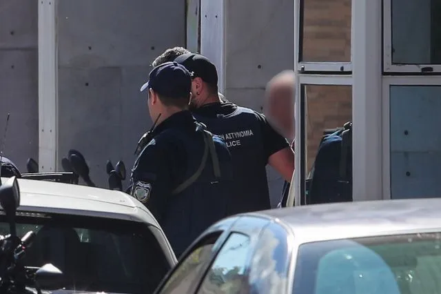 “Αν ήθελα, θα τους σκότωνα” – Τα πρώτα λόγια του 89χρονου στους αστυνομικούς