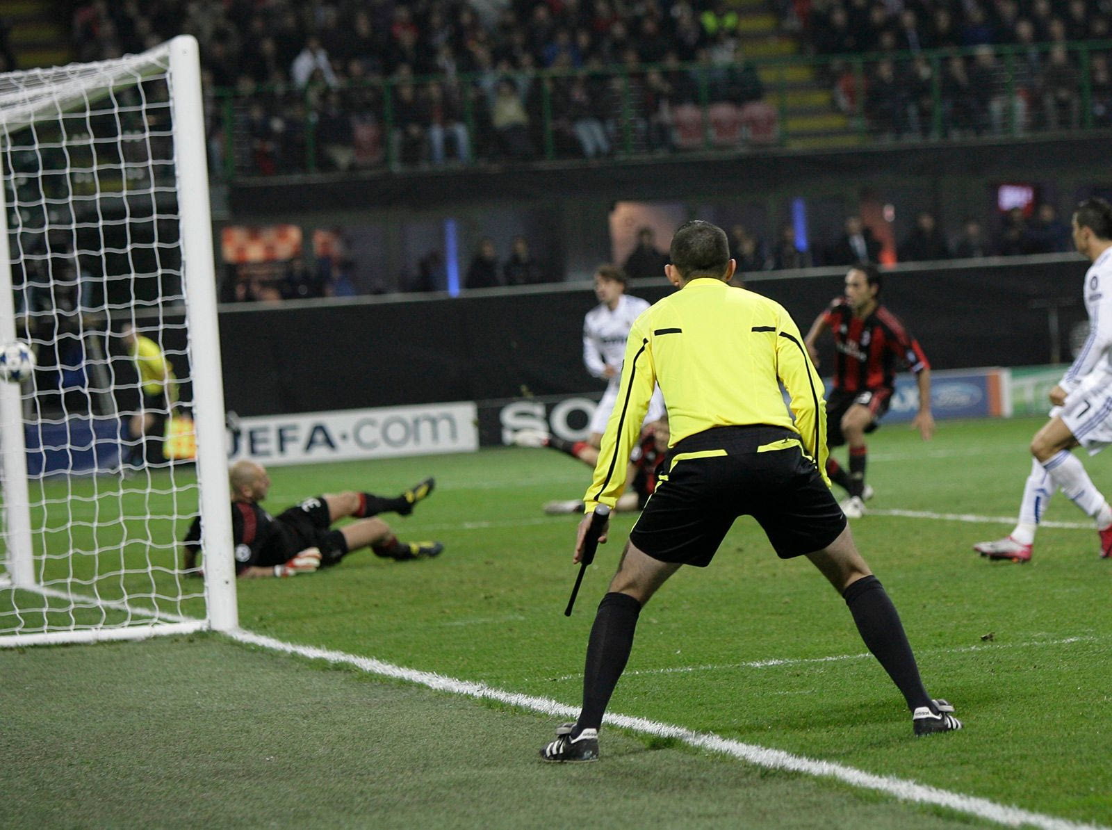 Διαιτητής σε ποδοσφαιρική αναμέτρηση - Φωτογραφία αρχείου