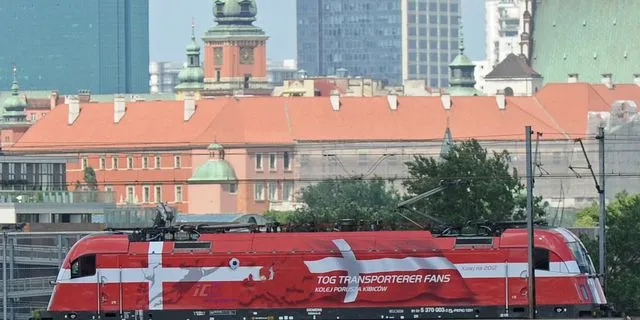 Τρένο στα χρώματα της Δανίας - Φωτογραφία αρχείου