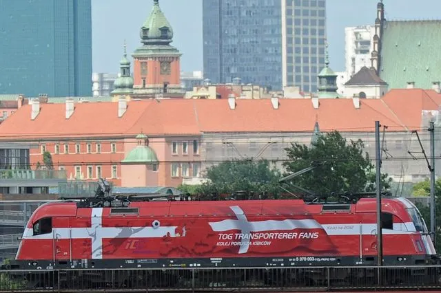 Τρένο στα χρώματα της Δανίας - Φωτογραφία αρχείου