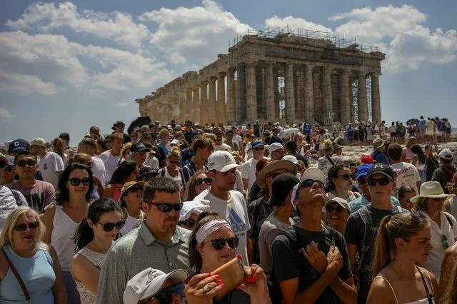 “Προειδοποιητικές βολές” για το Ειδικό Χωροταξικό Πλαίσιο για τον Τουρισμό