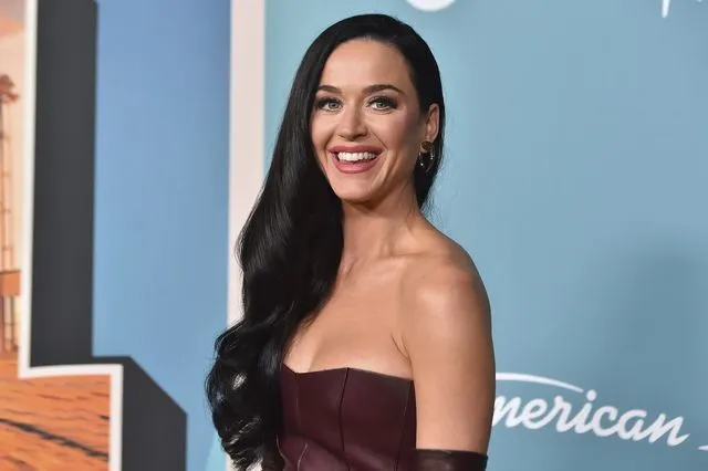 Katy Perry: Πέταξε την πιστωτική της κάρτα στη Φοντάνα ντι Tρέβι για “καλή τύχη”