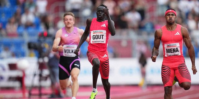 O Gout Gout σε αγώνα 200 μέτρων σπριντ