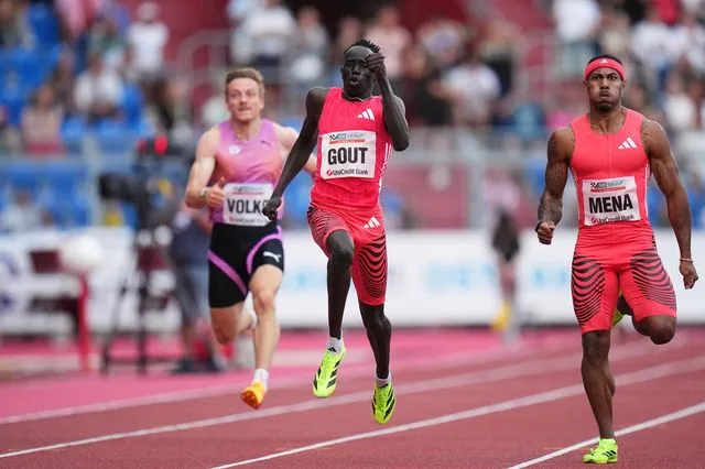 O Gout Gout σε αγώνα 200 μέτρων σπριντ