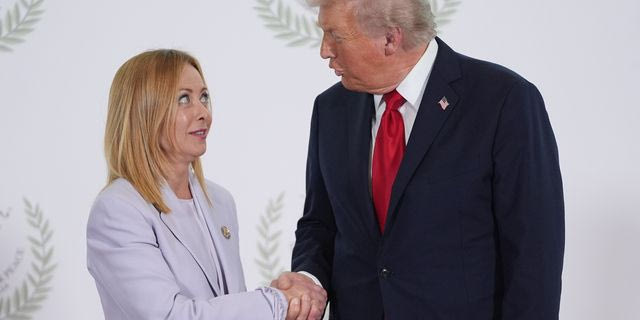 Ο Αμερικανός Πρόεδρος Ντόναλντ Τραμπ με την πρωθυπουργό της Ιταλίας Τζόρτζια Μελόνι