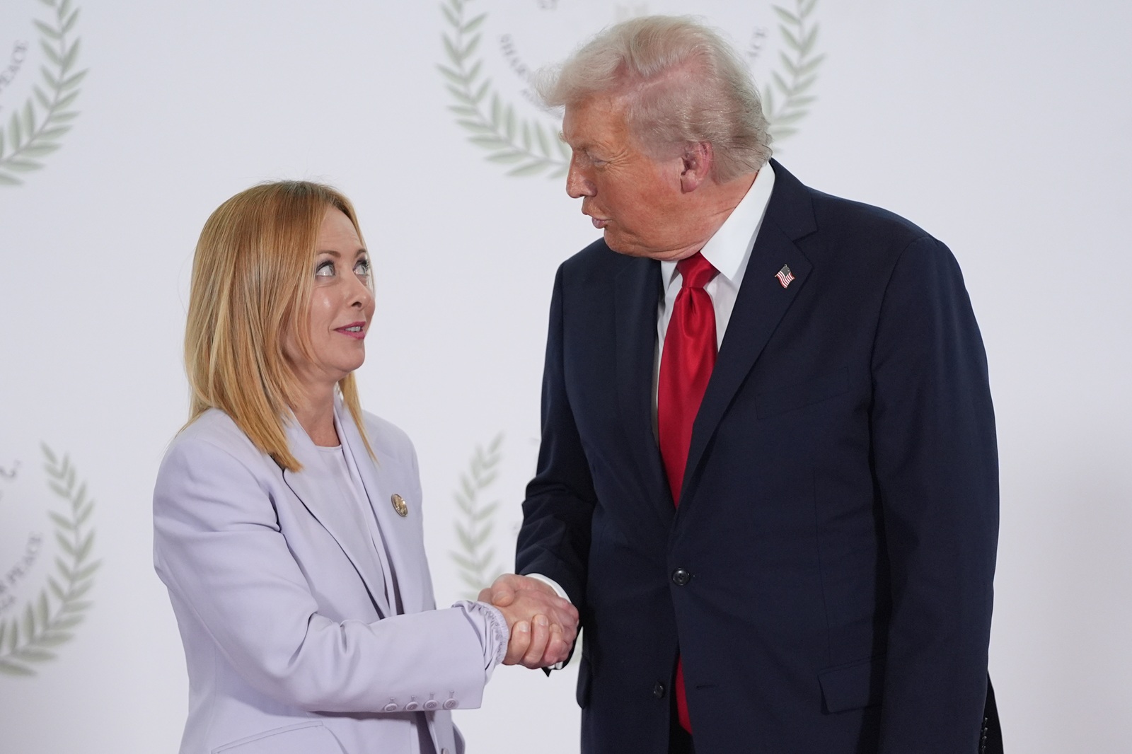 Μελόνι στους NYT: “Νόμιζα ότι με τον Τραμπ η σχέση θα ήταν πιο εύκολη”