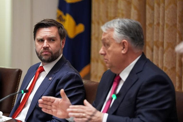 Ο Τζέι Ντι Βανς με τον Βίκτορ Όρμπαν,