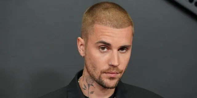 Coachella 2026: Ο Justin Bieber τραγουδά το “One Less Lonly Girl” στην μεγαλύτερή του θαυμάστρια