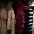 Η ΕΕ “κόβει” τη γούνα, οι celebrities την “ψηφίζουν”