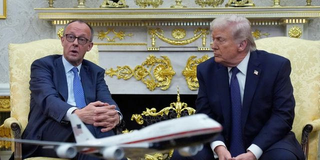 Μερτς: “Ο Τραμπ ντροπιάζει τις ΗΠΑ στις διαπραγματεύσεις με το Ιράν”