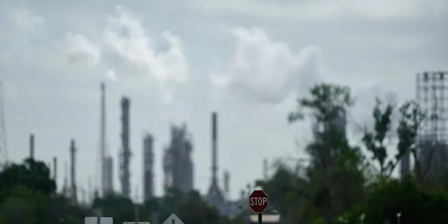 FT: “Οι χώρες να μην αποθηκεύουν καύσιμα εν μέσω πολέμου” – Καμπανάκι ΔΟΕ