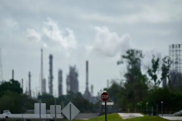 FT: “Οι χώρες να μην αποθηκεύουν καύσιμα εν μέσω πολέμου” – Καμπανάκι ΔΟΕ