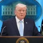 Ο Πρόεδρος Ντόναλντ Τραμπ μιλάει με δημοσιογράφους στην αίθουσα ενημέρωσης τύπου στον Λευκό Οίκο, Δευτέρα 6 Απριλίου 2026, στην Ουάσινγκτον.