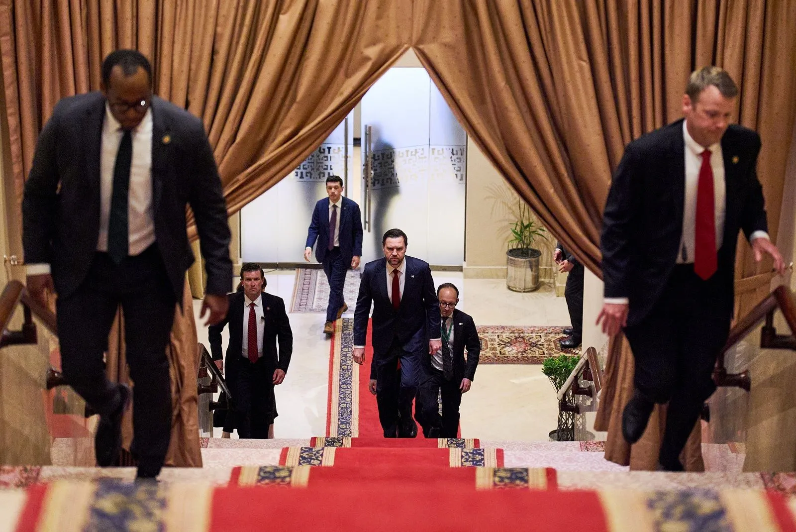 Ο αντιπρόεδρος των ΗΠΑ Τζέι Ντι Βανς κατά τον πρώτο γύρο συνομιλιών με το Ιράν - Σάββατο 11 Απριλίου 2026