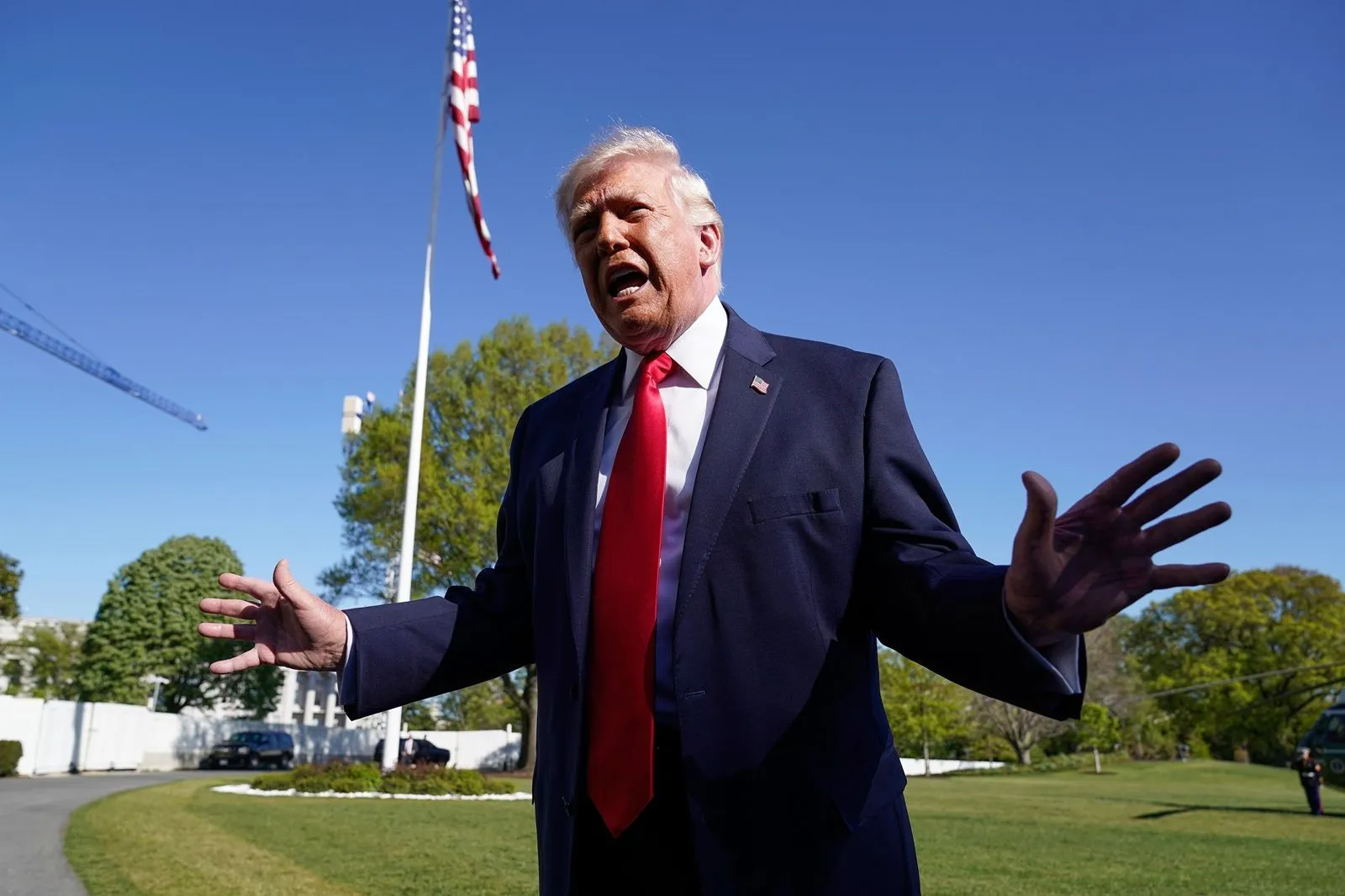 Εντολή Τραμπ για ναυτικό ''μπλόκο'' στα Στενά του Ορμούζ